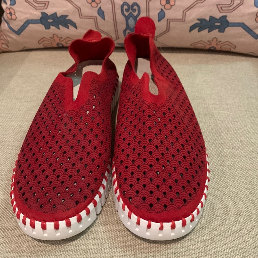 Red Ilse Jacobsen Sneaker. Size 38. NEVER BEEN WORN.